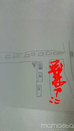Ｔ字路で左折待ち、前には右折待ちの車