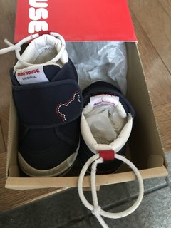 赤ちゃん 靴を落とさない方法