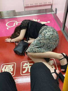 盗撮　電車　泥酔 