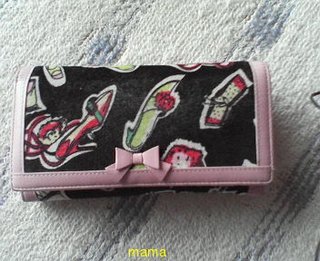 皆さんの財布見せてください。