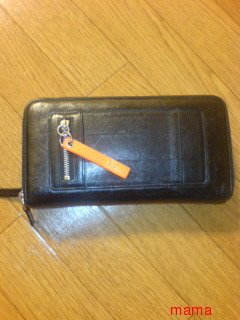 皆さんの財布見せてください。