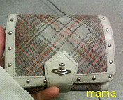 皆さんの財布見せてください。