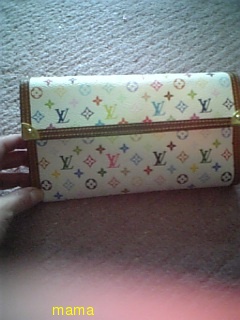 皆さんの財布見せてください。