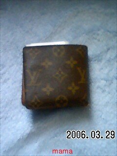 皆さんの財布見せてください。