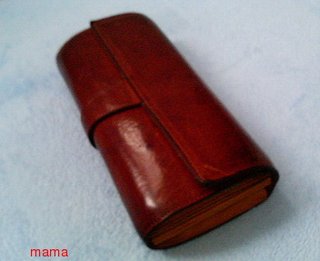 皆さんの財布見せてください。