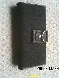 皆さんの財布見せてください。