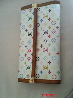 皆さんの財布見せてください。