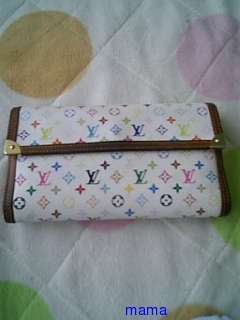 皆さんの財布見せてください。