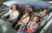 運転席と助手席の間にチャイルドシートってありなの？