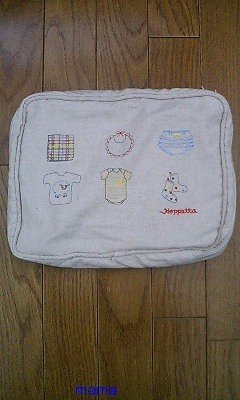 外出時、子供の紙オムツを入れるポーチは何を使ってる？