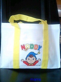 外出時、子供の紙オムツを入れるポーチは何を使ってる？