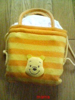 外出時、子供の紙オムツを入れるポーチは何を使ってる？