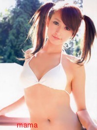 リアの背中えくぼ