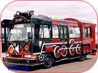 キャラクターものの幼稚園か保育園バスの写真