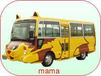 キャラクターものの幼稚園か保育園バスの写真