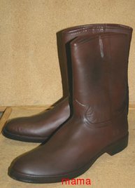先っぽとんがり気味の長靴の名称