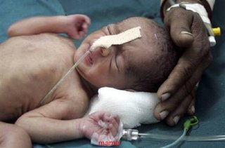 【ｲﾝﾄﾞ】列車のﾄｲﾚで出産!赤ちゃんは線路に落下