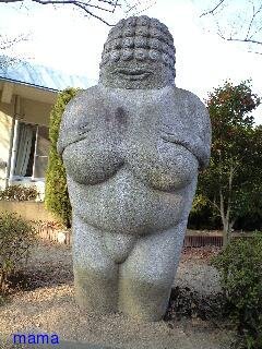 こんな石像