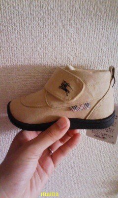Burberryのベビーシューズ