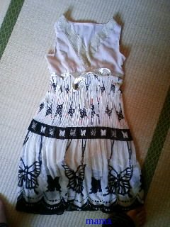 袖がないワンピース