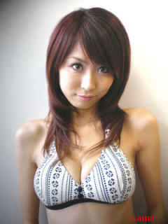 自称ママドルのグラビア我妻さおり