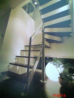 マイホームの階段。小さな子供がいる方