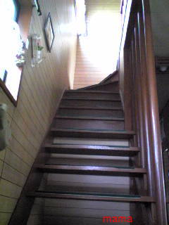 マイホームの階段。小さな子供がいる方