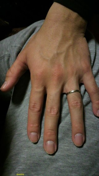 【見たい】旦那さんの手【見せて】