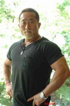 二の腕がゴン太の人！