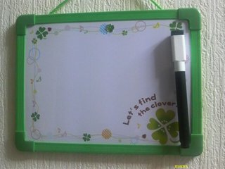 100均にﾎﾜｲﾄﾎﾞｰﾄﾞ用のﾍﾟﾝある？