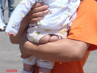 店の前で子どもに大便させる“中国本土の親”