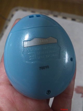 たまごっちIDの電池のﾌﾀ開け方教えてください