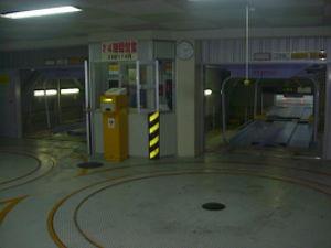 立体駐車場で１歳女児死亡