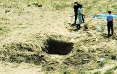 砂浜の落とし穴で夫婦死亡