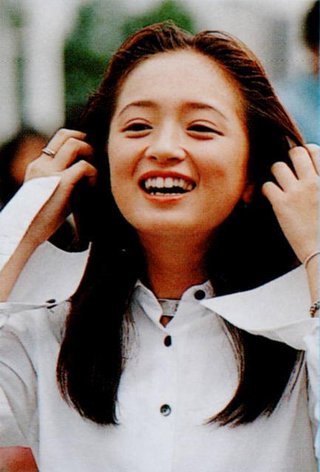 芸能人はなぜ差し歯にするの？不自然すぎ