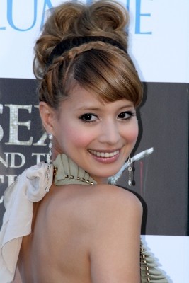 吉川ひなの再婚・妊娠