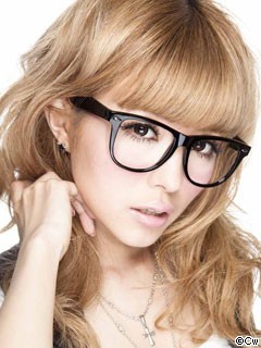 このメガネ似合ってない？