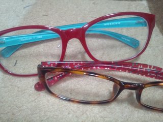 このメガネ似合ってない？