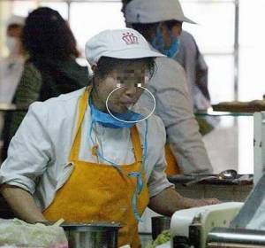 韓国製の海産物の中にヒトの糞便の痕跡が｡