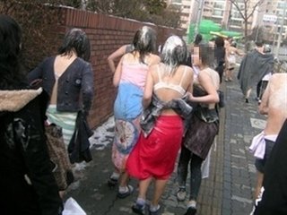 日本人女性が韓国人に集団強姦される