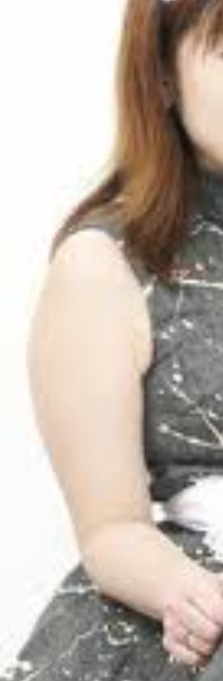 ワキ毛なくてつるつるなのに二の腕が極太