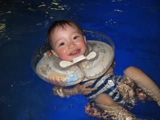 赤ちゃん用首浮き輪「スイマーバ」 事故相次ぐ