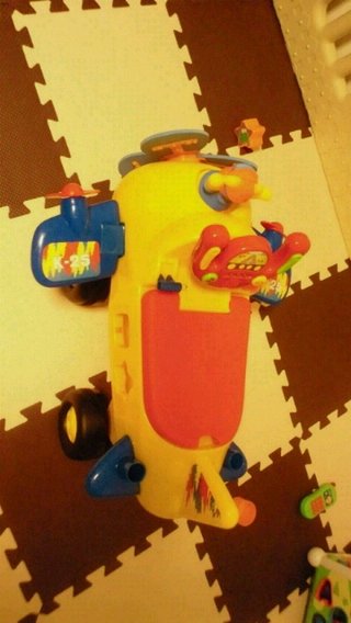 この玩具もってる方