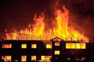 長野の小学校が火事で全焼