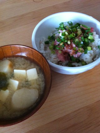 ダラ奥の昼食なに?