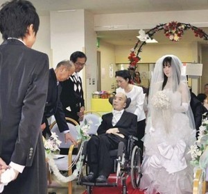 入院先で花嫁のパパ　病院に臨時の式場
