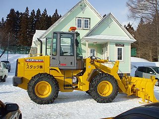 かまくらの中にいた男児を誤って除雪　男児死亡