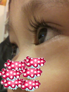 お目目くりんくりんで睫毛くるんくるんなお子様