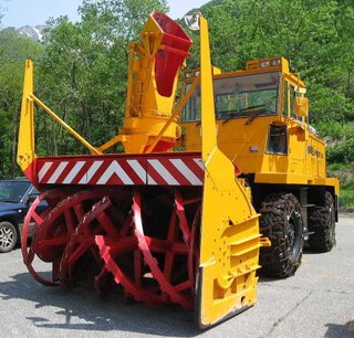 かまくらの中にいた男児を誤って除雪　男児死亡