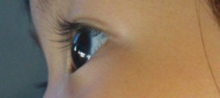 お目目くりんくりんで睫毛くるんくるんなお子様